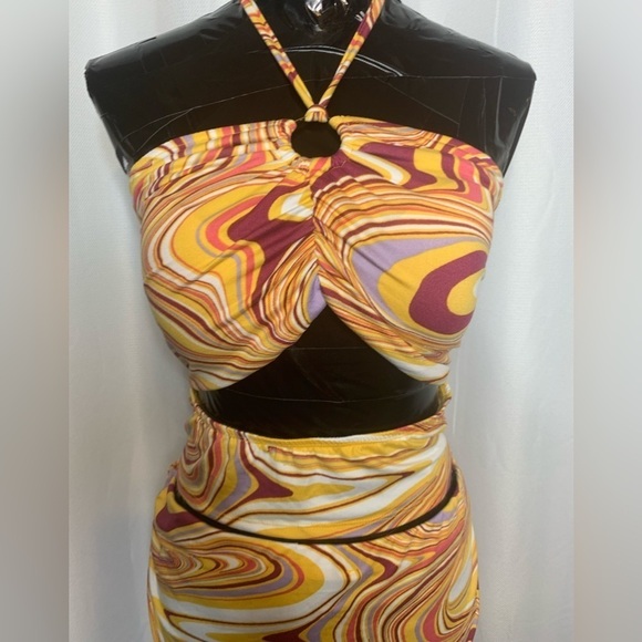 Psychedelic Design Ruched Ring Halter Top and Skirt - Picture 6 of 8
